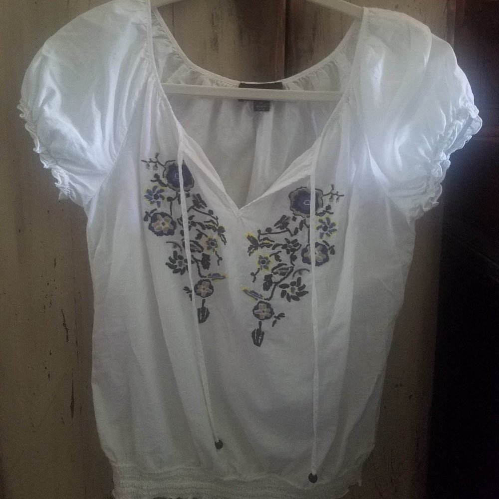 iz Byer Boho Style White Top M Juniors